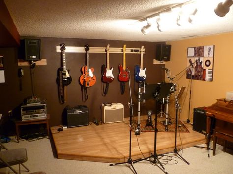 Nice practice room with a little drum riser Music Studio Room Design, Basement Music Room, Music Room Ideas, Studio Room Design, Music Room Art, Music Room Design, Practice Room, Drum Room, Home Music Rooms