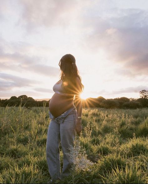 Maternity Photo Shoot Outfits, Maternity Photo Shoot Ideas Outdoor, Maternity Shoot Outdoor, Desert Maternity Shoot, Outdoor Pregnancy Photoshoot, 2023 Maternity, Natural Maternity Photography, Spring Maternity Photos, Fall Maternity Pictures