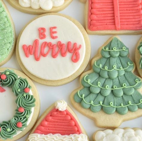 Selling Christmas Cookies, Packaging Buttercream Cookies, Christmas Sugar Cookies Buttercream Decorated, Christmas Sugar Cookie Buttercream, Christmas Holly Cookies, Christmas Cookie Buttercream Frosting, Frosted Christmas Sugar Cookies, Thanksgiving Theme Cookies, Christmas Cookies Decorated With Buttercream