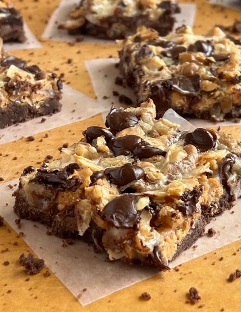 Easy Ghirardelli Seven Layer Brownie Bar Recipe Seven Layer Cookies, Ghirardelli Brownie Mix, Seven Layer Bars, 7 Layer Bars, Magic Cookie Bars, Honey Chocolate, Soft Chocolate Chip Cookies, Best Christmas Cookies, 7 Layer