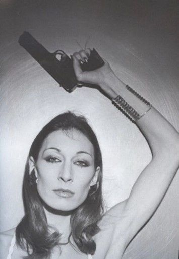 Anjelica Huston: seeing stars | Dazed Bob Richardson, Sandy Kim, 90s Grunge Hair, Anjelica Huston, Faye Dunaway, Richard Avedon, Actrices Hollywood, Grunge Hair, Pretty People