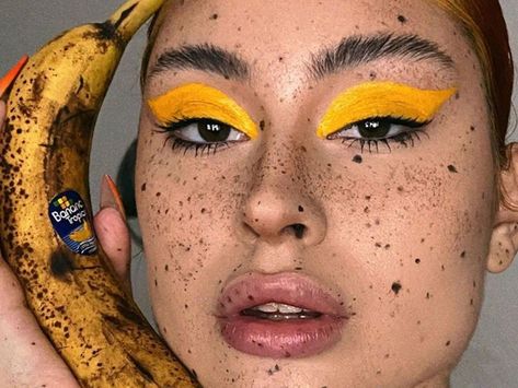 Banana Costume, Yellow Makeup, Faux Freckles, Face Paint Makeup, Hot Makeup, Creative Eye Makeup, Crazy Makeup, Creative Eye, A Banana