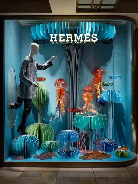 marine mirage – mischer’traxler studio Hermes Window, Display Visual Merchandising, Summer Window Display, Fashion Window Display, Window Display Retail, Decoration Vitrine, Summer Window, Visual Merchandising Displays, Store Window Displays