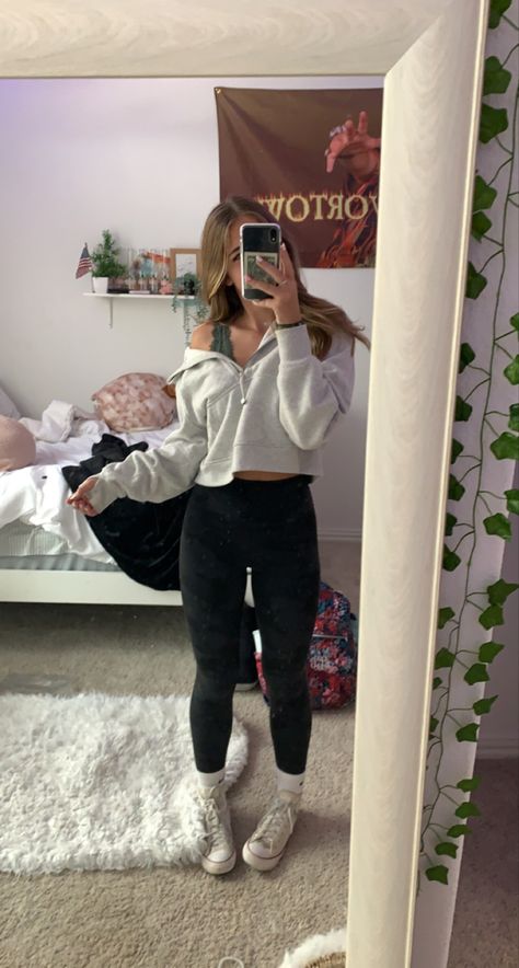 Woman Leggings, Simple Outfits For School, Cute Outfits With Leggings, Casual Preppy Outfits, Outfit Inspo Casual, Trendy Outfits For Teens, Cute Lazy Day Outfits, Casual School Outfits, Cute Outfits For School