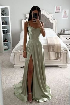 Beautiful Dresses For Teens Long, Long Winter Formal Dresses For Teens, Junior Year Prom Dresses, Winter Formal Dresses For Teens, Ball Dresses For Teens, Long Winter Formal Dresses, Winter Ball Dresses High School, Prom Dresses Teen