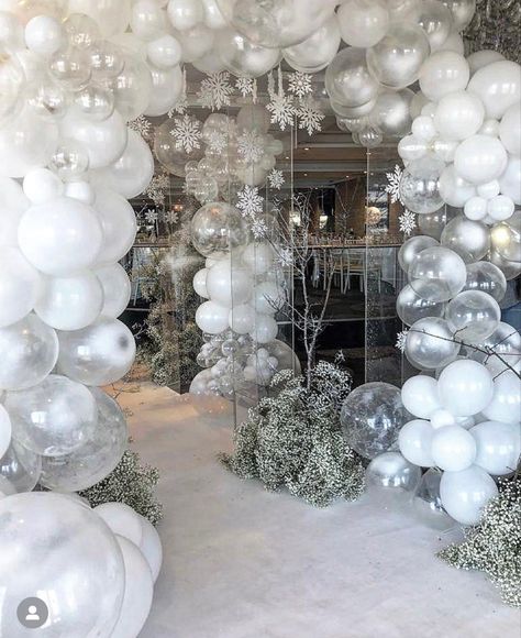 Winter Theme 18th Birthday, Winter Wonderland Party Balloons, Christmas Formal Decorations, Snowflake Balloon Column, Winter Party Balloons, Prom Winter Wonderland, White Winter Balloon Garland, Snow Theme Quinceanera, Elegant Winter Wonderland Party