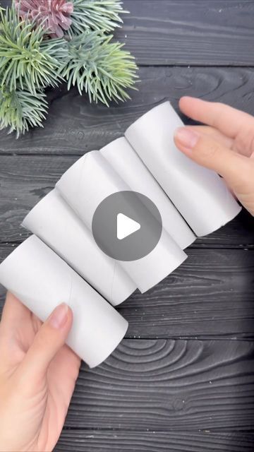 Toilet Paper Roll Diy, Easy Christmas Craft, Rolled Paper Art, Toilet Paper Crafts, Paper Christmas Ornaments, Handmade Christmas Crafts, Studio Diy, Christmas Potpourri, Paper Craft Tutorials