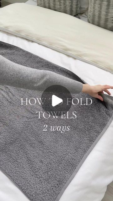 Au Lit on Instagram: "Two easy and beautiful ways to fold your towels. 🧺" How To Roll Towels For Display, Folding Towels Save Space, How To Fold Towels For Display, Fold Towels Like Hotel, Fold Towels For Display, Best Way To Fold Towels, How To Decorate A Basket, Folding Towels Fancy, How To Fold Bath Towels