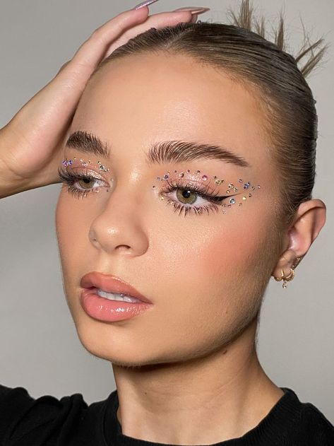 Disco Makeup, Gem Makeup, Festival Make Up, Festival Makeup Glitter, Glitter Makeup Looks, Rhinestone Makeup, Carnival Makeup, Rave Makeup, Formal Makeup