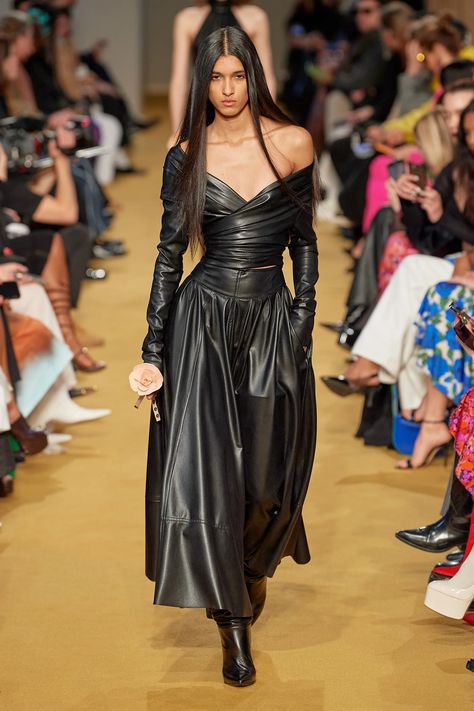 Leather Couture, Fall 2023 Ready To Wear, 2023 Ready To Wear, Lorenzo Serafini, Pretty Dress, Glam Dresses, Looks Chic, Baby Party, Vogue Fashion