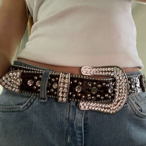 Shiny Belt Outfit, Bedazzled Belt Y2k, Bedazzled Belt Outfit, Cute Belt Outfit Ideas, Y2k Belt Aesthetic, Studded Belt Aesthetic, Y2k Belts Png, Big Belt Outfit Y2k, Y2k Belts Women