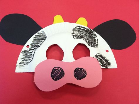 Easy cow mask made from a paper plate and construction paper. Nanny Ideas, Cow Mask, Mask Craft, Cow Appreciation Day, Cow Craft, Farm Animal Crafts, Farm Animals Theme, Farm Preschool, Farm Activities