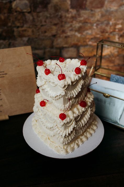 Wedding Cake Inspiration Rustic, Wedding Cake For Two, White Wedding Cake With Cherries, Vintage Cherry Wedding Cake, Wedding Strawberry Cake, Split Wedding Cake, Classy Retro Wedding, Wedding Cake Cherries, Vintage Wedding Cake With Cherries