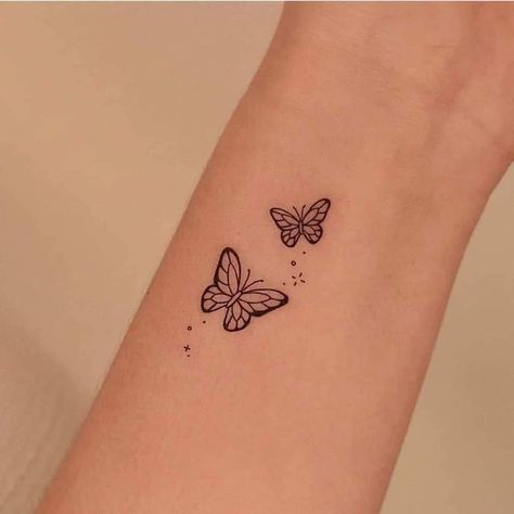 Tato Minimal, Butterfly Tattoos For Women, Petite Tattoos, Small Hand Tattoos, Classy Tattoos, Discreet Tattoos, Wrist Tattoo, Subtle Tattoos, Dainty Tattoos