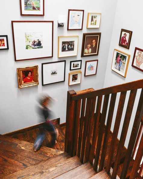 Framebridge Gallery Wall, Photowall Ideas, Photo Ledge, Large Family Photos, Photo Cup, Display Family Photos, Family Photo Wall, Cup Of Jo, Old Apartments