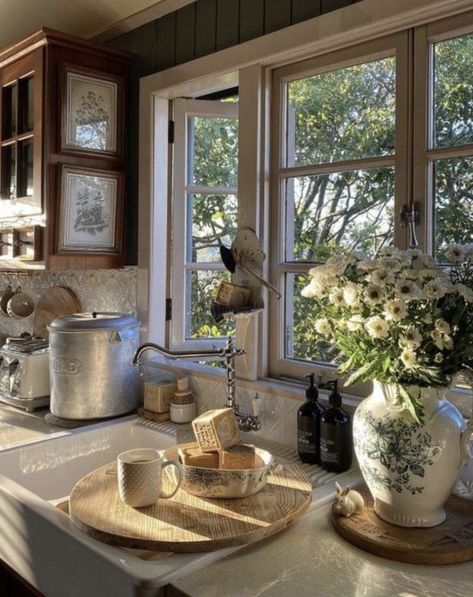 Cottage Homes Decor, Homebody Aesthetic, Feminine Kitchen, Nature Homes, House Vibes, Farm Living, House Dream, Cottage Aesthetic, Casa Country