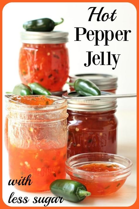 Canning Pepper Jelly, Red Pepper Jelly Recipe, Pepper Jelly Recipe, Jalapeno Pepper Jelly, Pepper Jelly Recipes, Red Pepper Jelly, Wine Jelly, Jelly Sweet, Sweet N Spicy