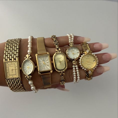 Vintage Watches Women Gold, Gold Women’s Watch, Mixed Metal Watch, Gift Wishlist Ideas, Gold Smart Watch, Vintage Gold Watches, Dainty Watches, Dainty Gold Watch, Sweat Set Outfits