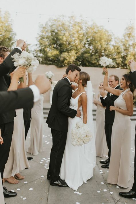 Classy Wedding Party Colors, Simple V Wedding Dress, Elegant Wedding Couple Photos, Champagne Timeless Wedding, Golden Wedding Color Schemes, Boujee Wedding Aesthetic, Off Guard Wedding Photos, Timeless European Wedding, How To Decorate Pillars For Wedding