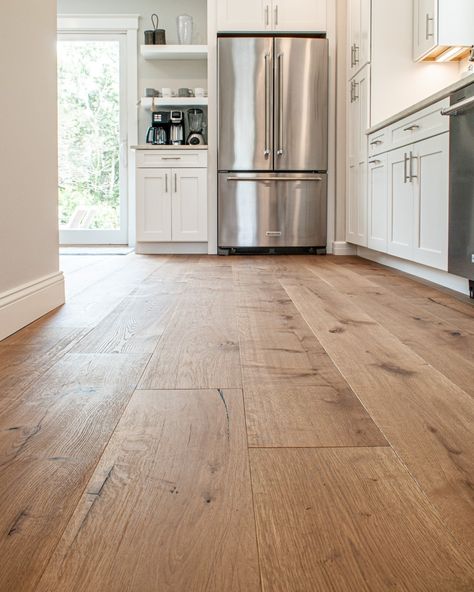 Sawyer Mason Wide Plank Floors on Instagram: “Who here loves Vallejo!? With it's natural brown tones and dark filled knots, this classic rustic floor will have your guests in awe. 😍 • •…” Light Wood Ceiling Dark Wood Floors, Light Rustic Wood Floors, Light Wood Wide Plank Floor, Wide Plank Wood Floors Kitchen, Medium Brown Vinyl Plank Flooring, Beautiful Wood Floors, Modern Organic Flooring, Wood Flooring Ideas Living Room, Light Brown Wood Floors