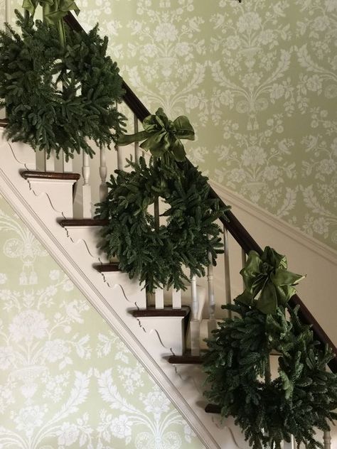 a trio of evergreen wreaths with emerald ribbon bows for decorating stairs Christmas Banister, Christmas Staircase Decor, Christmas Stairs, Christmas Staircase, Christmas Wreaths Diy Easy, Staircase Decor, Simple Christmas Decor, Have Inspiration, Holiday Inspiration