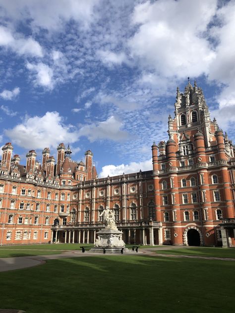 Foreign University Aesthetic, Usa University Aesthetic, School University Building, Royal Holloway University Aesthetic, Harvard University Aesthetic, Fancy University, Boarding Schools In England, England University, Harvard Uni