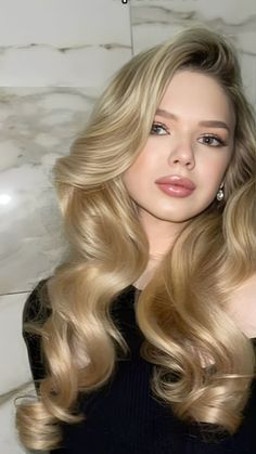 Cute Bandana Hairstyles, Hollywood Glam Hair, Blowout Curls, Old Hollywood Hair, Hollywood Curls, Bombshell Hair, Vintage Curls, Classy Hairstyles, Simple Prom Hair