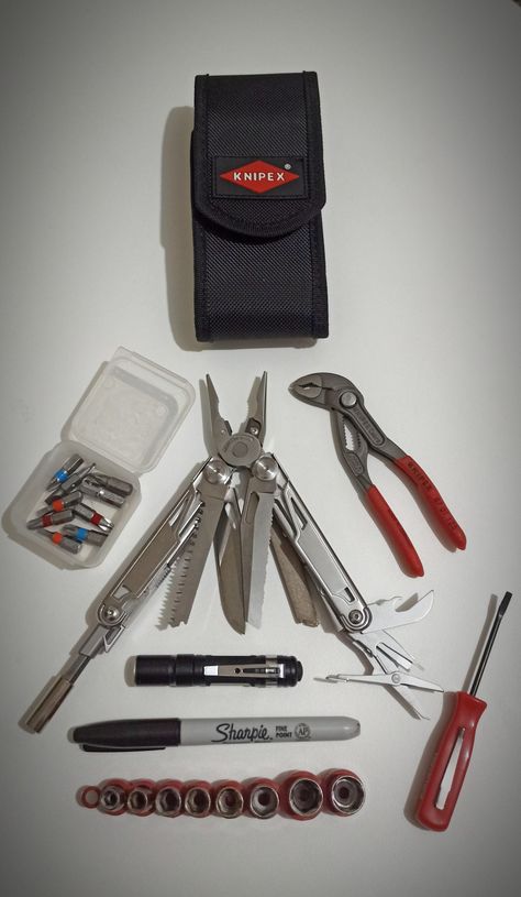 Urban Survival Kit, Car Tool Kit, Leatherman Tool, Diy Handyman, Edc Gadgets, Camping Hacks Diy, Survival Bag, Tactical Gear Loadout, Unique Gadgets