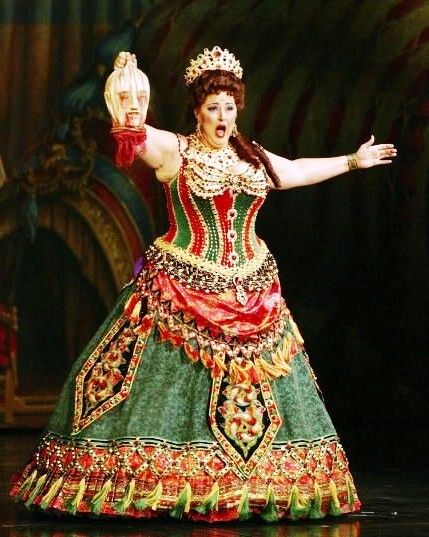 Rosemary Ashe [as Carlotta Giudicelli] - The Phantom Of The Opera Carlotta Phantom Of The Opera, Phantom Of The Opera Costumes, Drag Clothing, Opera Costumes, Broadway Costumes, Christine Daae, A Night At The Opera, The Phantom Of The Opera, Tailored Clothes