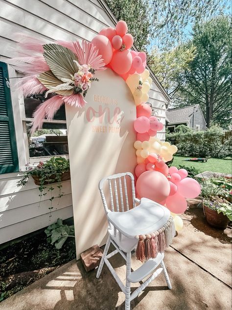 One Sweet Peach Birthday, Peach Backdrop, One Sweet Peach, Peach Birthday, Baby Shower Flowers, Sweet Peach, Birthday Backdrop, Balloon Arch, Baby Birthday