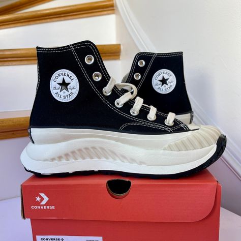 Converse Run Star Legacy Cx Hi Platform High Top Color Is Classic Black With White , Egret Unisex Men’s Size 11 / Women’s Size 12.5 Brand New In Box. No Flaws. “Ultra-Comfortable Cushioning And A Lightweight, Angular Platform Bring Future-Forward Style To Your Sneaker Rotation. The Latest Iteration Of The Best-Selling Run Star Hike, The Run Star Legacy Cx Mixes Bold Platform Styling With Premium Comfort. A Lightweight Cx Midsole And Sockliner Keep You Light On Your Feet, While Distorted Chuck Ta Converse Run Star Legacy, Silver Converse, Leather Chuck Taylors, Converse Chuck Taylor 70, Converse Star Player, High Top Chucks, Plaid Shoes, White Egret, Converse Jack Purcell