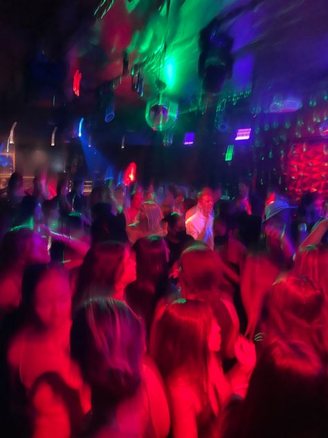 Huge Party Aesthetic, People Partying Aesthetic, Party Bar Aesthetic, Party Photography Aesthetic, Lit Aesthetic Party, Night Life Aesthetic Party Club, Aesthetic Soiree, Party Asthetics Photos, Club Asthetics Night