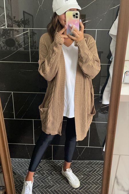 Cardigan With Leggings Outfit, Cardigan Leggings Outfit, Cardigan And Leggings Outfit, Leggings Cardigan, Running Errands Outfit, Leggings Outfit Winter, White Sneakers Outfit, Casual Autumn Outfits Women, Leggings Outfit Fall