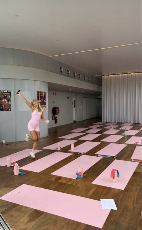 Colorful Workout Aesthetic, Pink Yoga Studio, Gym Fits Aesthetic, Yoga Studio Aesthetic, Pilates Girl Aesthetic, Pilates Girl, Wellness Event, Pink Pilates Princess, Gym Crush