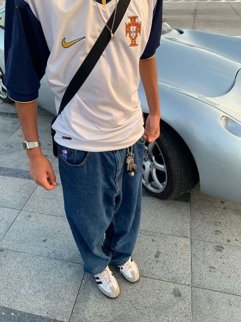 Adidas Samba Outfit, Guys Fits, Jeans Outfit Men, Mens Shorts Outfits, Street Style Outfits Men, Street Fashion Men Streetwear, Guys Clothing Styles, Jersey Outfit, Mens Outfit Inspiration