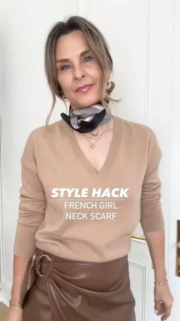 French Scarf Style, Silk Neck Scarf Outfit, Neck Scarf Outfit, Silk Scarf Outfit, Scarf Outfit Winter, French Scarf, Scarf Wearing Styles, Diy Fashion Scarf, Silk Scarf Style