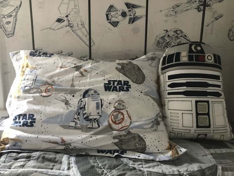 Creating the Perfect Star Wars Bedroom: A Photo Tour - KennythePirate.com Millenium Falcon, Future Room, Future Children, Crib Bumper, Kids Bedrooms, Millennium Falcon, Nursery Bedding, Boys Room, Design Help