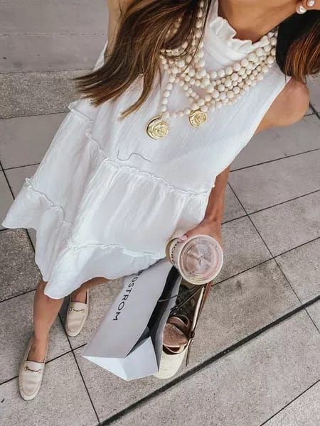 white dress with statement necklace White Necklace With Large Pendant, Luxury White Statement Necklaces, Cheap White Statement Charm Necklace, Luxury White Statement Necklace, Chic White Chunky Chain Necklace, Alyson Haley, Breezy Dress, All White Outfit, Warm Weather Outfits