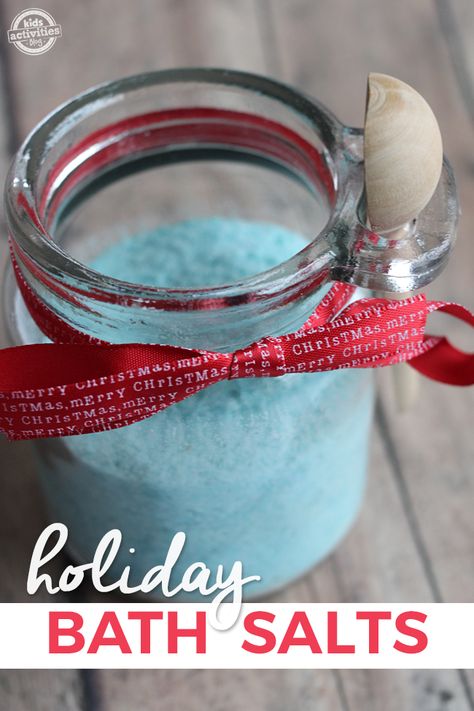 DIY Gift Ideas: Holiday Bath Salts Holiday Bath Salts, Diy Christmas Gifts For Coworkers, Diy Gifts For Christmas, Bath Salts Recipe, Bath Salts Diy, Christmas Gift For Family, Essential Oils Bath, No Salt Recipes, Christmas Gifts For Coworkers