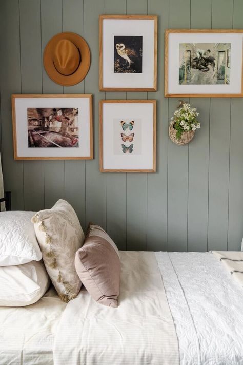 Interior Vintage, Teen Girl Bedroom, Hanging Picture Frames, Boho Cottage, Cottage Bedroom, Modern Cottage, Decoration Inspiration, Design Living Room, Hanging Pictures