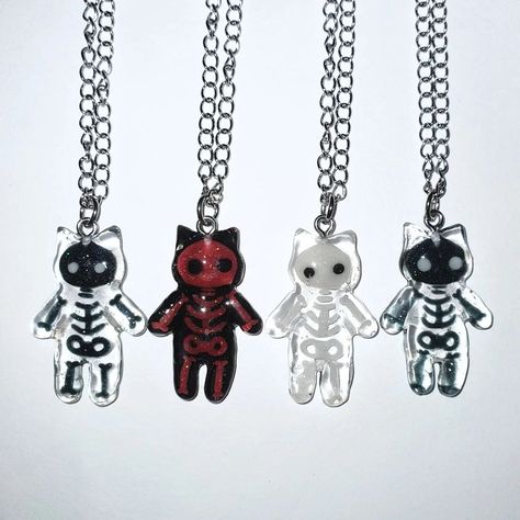 Creepy Cute Accessories, Scenecore Jewelry, Goth Gift Ideas, Alt Accessories, Images Hello Kitty, Tanah Liat, January 2023, Funky Jewelry, Cool Stuff