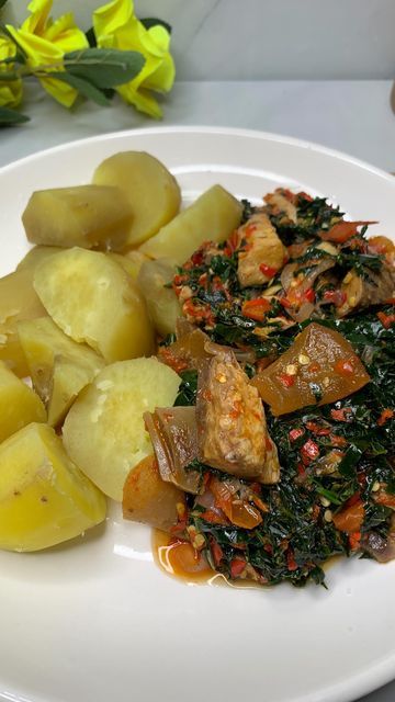 Vegetable Sauce For Rice, Nigerian Breakfast, Nigerian Dishes, Nigeria Food, African Recipes Nigerian Food, Thing About Me, Culinary Cooking, African Cooking, Tasty Recipes Videos