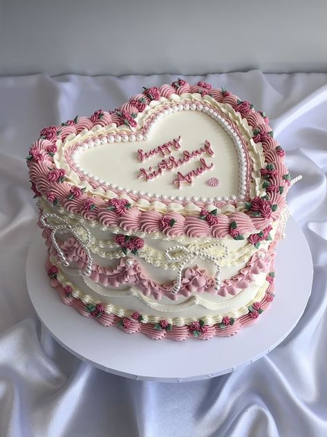 Bolo Vintage, Heart Shaped Cake, Vintage Birthday Cakes, Sweet 16 Birthday Cake, 16 Birthday Cake, Pink Birthday Cakes, 18th Birthday Cake, Mini Cakes Birthday, Heart Shaped Cakes