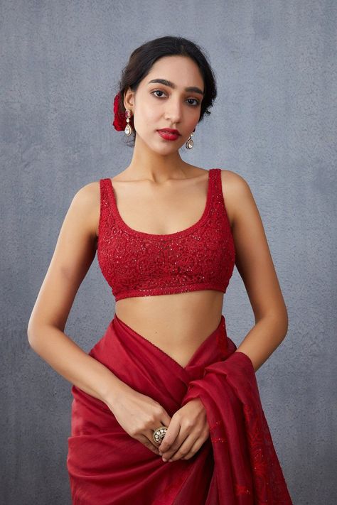 Sleeveless Blouse Designs, Sleeveless Blouse Saree, Red Sleeveless Blouse, Saree Blouses Online, Women Saree, New Saree Blouse Designs, Backless Blouse, Unique Blouse Designs, Gorgeous Blouses