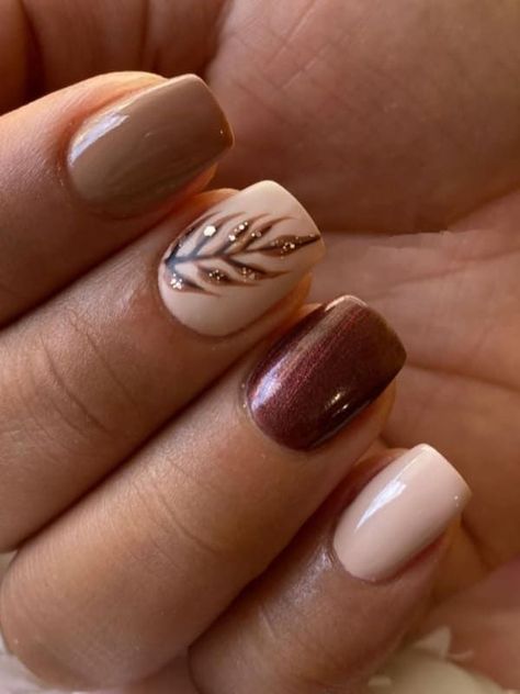 Nail Designs Autumn 2023, Holiday Nails Autumn, White Nails With Fall Designs, Thanksgiving Holiday Nails, Nails In November, Nail For Thanksgiving, Short Acrylic Nails Thanksgiving, Friendsgiving Nails, Acrylic Nail Fall Designs