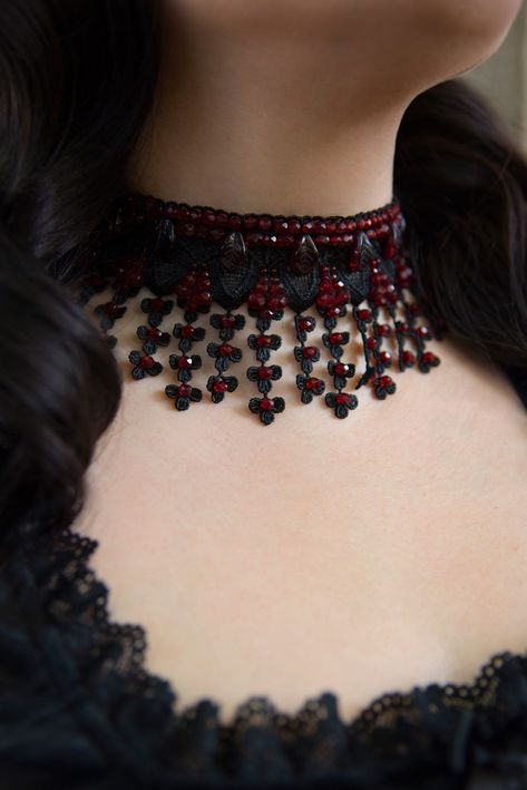 Gothic Wedding Jewelry, Jóias Body Chains, Black Jewelry Necklace, Goth Cosplay, Victorian Gothic Jewelry, Red Goth, Ethereal Jewelry, Red Crystal Necklace, Red Choker