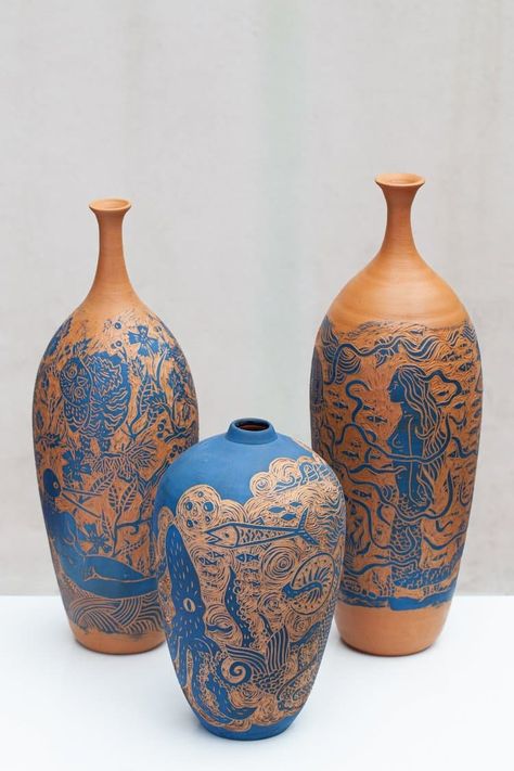 Ceramic Vessels Wrapped in Paintings Inspired by Greek Myths Sgraffito Technique, Ceramic Vessels, Colossal Art, Ancient Mythology, Ancient Myths, Italian Pottery, Ceramic Base, Blue Painting, Sgraffito