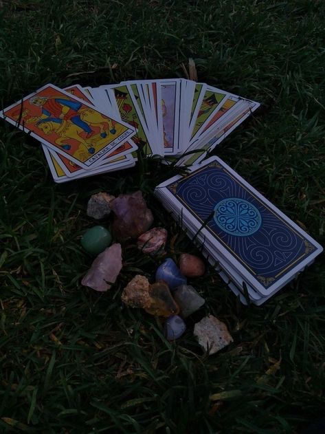 Witch Crystals Aesthetic, Spiritual Core Aesthetic, Seven Core Aesthetic, Tarot And Crystals Aesthetic, Tarot Vibes Aesthetic, Tarot And Crystals, Crystalcore Aesthetic, Samcore Aesthetics, Samanthacore Aesthetic