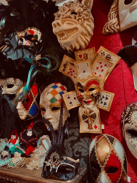 Venice Decorations Party, Venice Carnival Party, Venice Carnival Party Decorations, Venice Themed Party Decorations, Dark Masquerade Party Aesthetic, Masquerade Event Decor, Carnival In Venice, Venetian Carnival Aesthetic, Venice Carnival Aesthetic