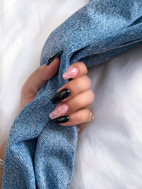 Black Pink Gel Nails, Evening Nails Ideas, Black Pink Marble Nails, Pink And Black Marble Nails, Black And Marble Nails, Black And Baby Pink Nails, Black And Light Pink Nails, Black Pink Nails Designs, Black Nails Marble